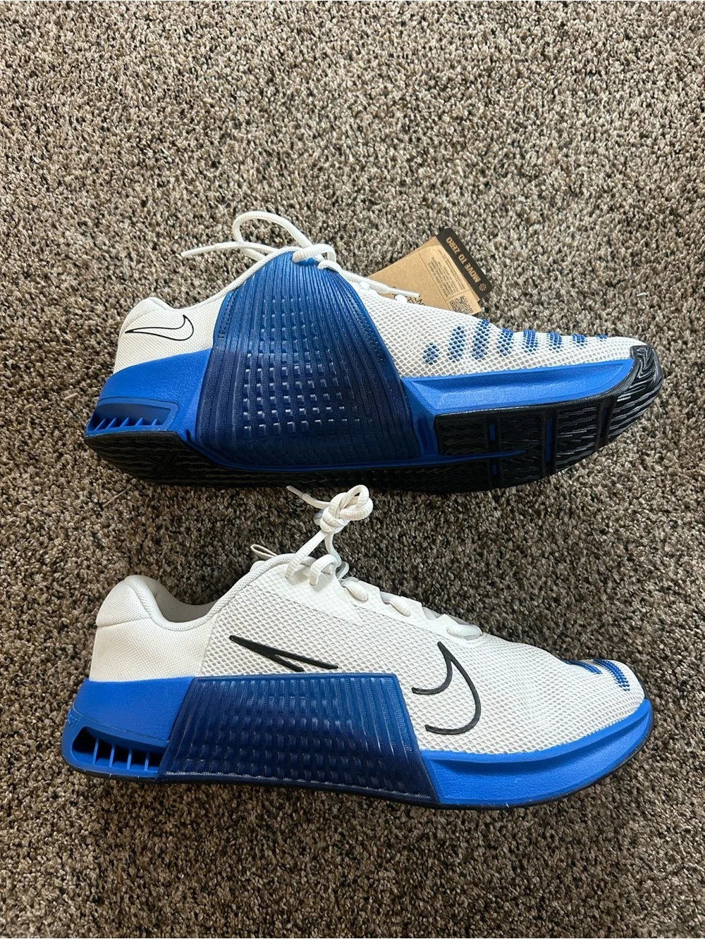 Nike Men’s White and Blue Cross-Training Sneakers